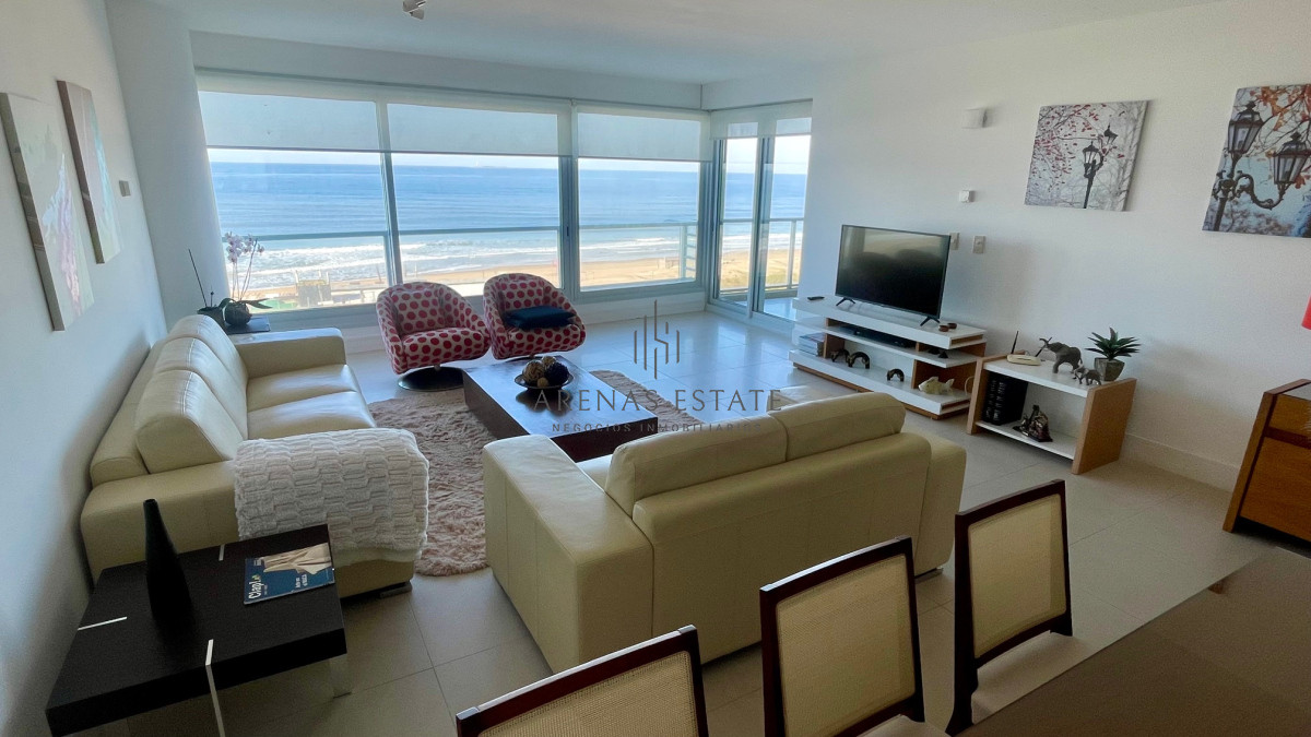 Apartamento ID.673 - Apartamento en venta frente a Playa Brava