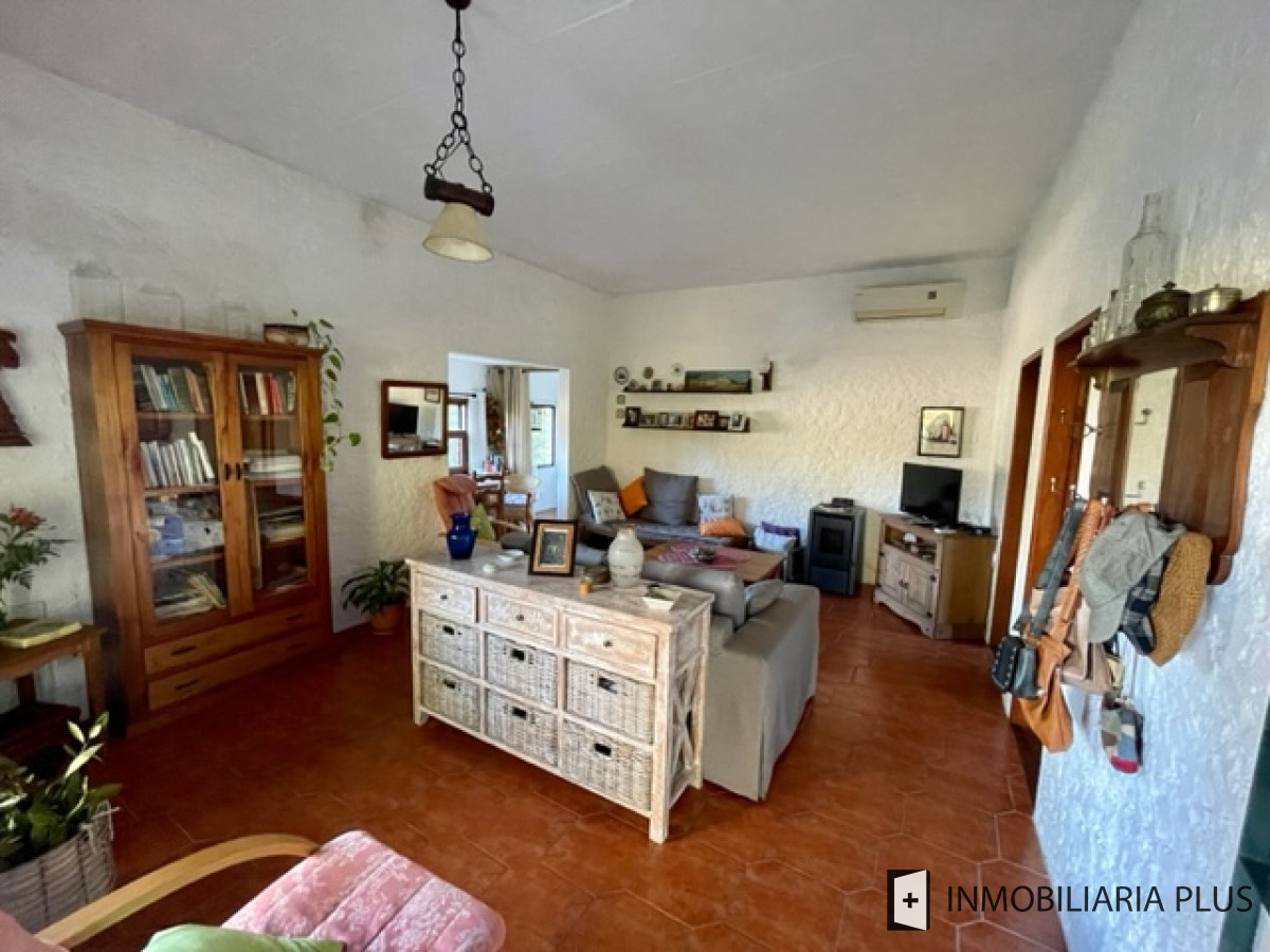 Casa ID.849 - Venta de Casa con 703 m2 Terreno con 2 Dormitorios 2 Baños en Pinares C849