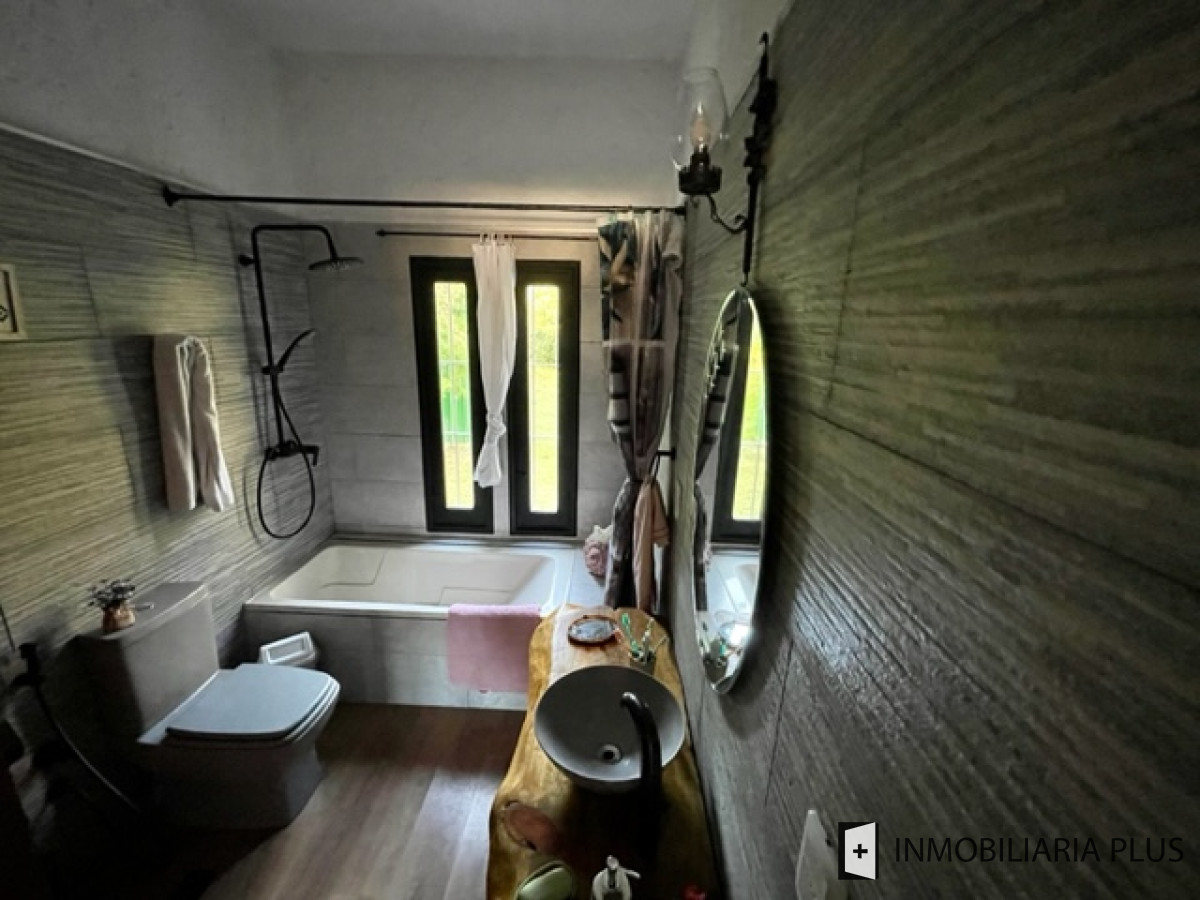 Casa ID.849 - Venta de Casa con 703 m2 Terreno con 2 Dormitorios 2 Baños en Pinares C849