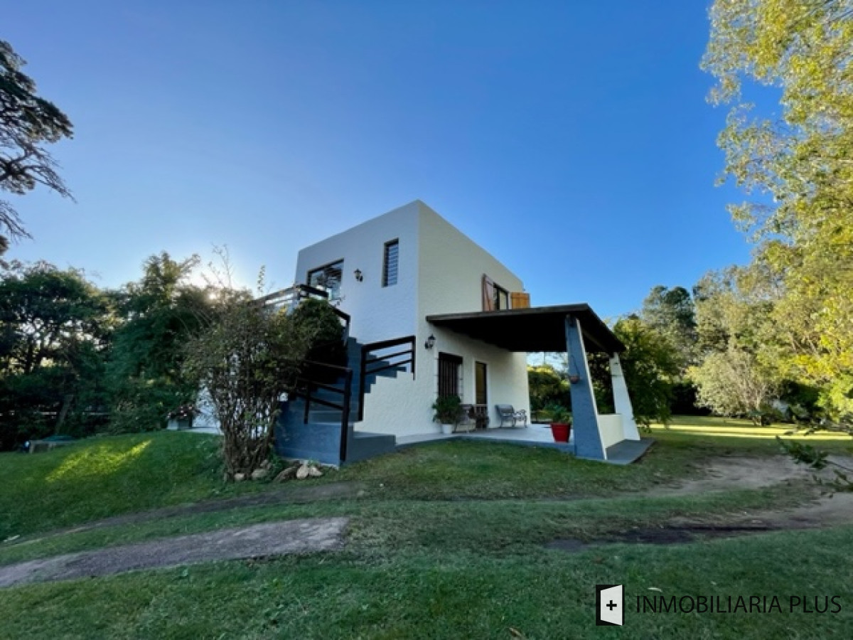 Casa ID.849 - Venta de Casa con 703 m2 Terreno con 2 Dormitorios 2 Baños en Pinares C849