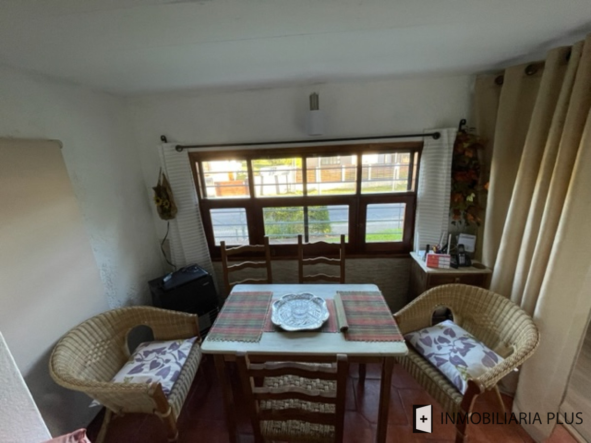 Casa ID.849 - Venta de Casa con 703 m2 Terreno con 2 Dormitorios 2 Baños en Pinares C849