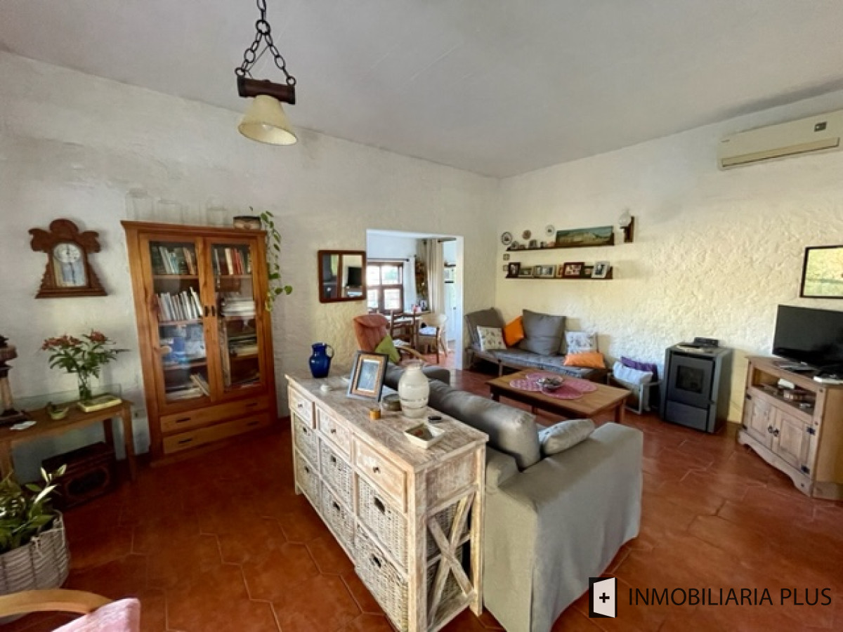 Casa ID.849 - Venta de Casa con 703 m2 Terreno con 2 Dormitorios 2 Baños en Pinares C849