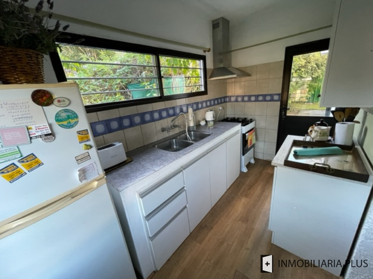 Casa ID.849 - Venta de Casa con 703 m2 Terreno con 2 Dormitorios 2 Baños en Pinares C849