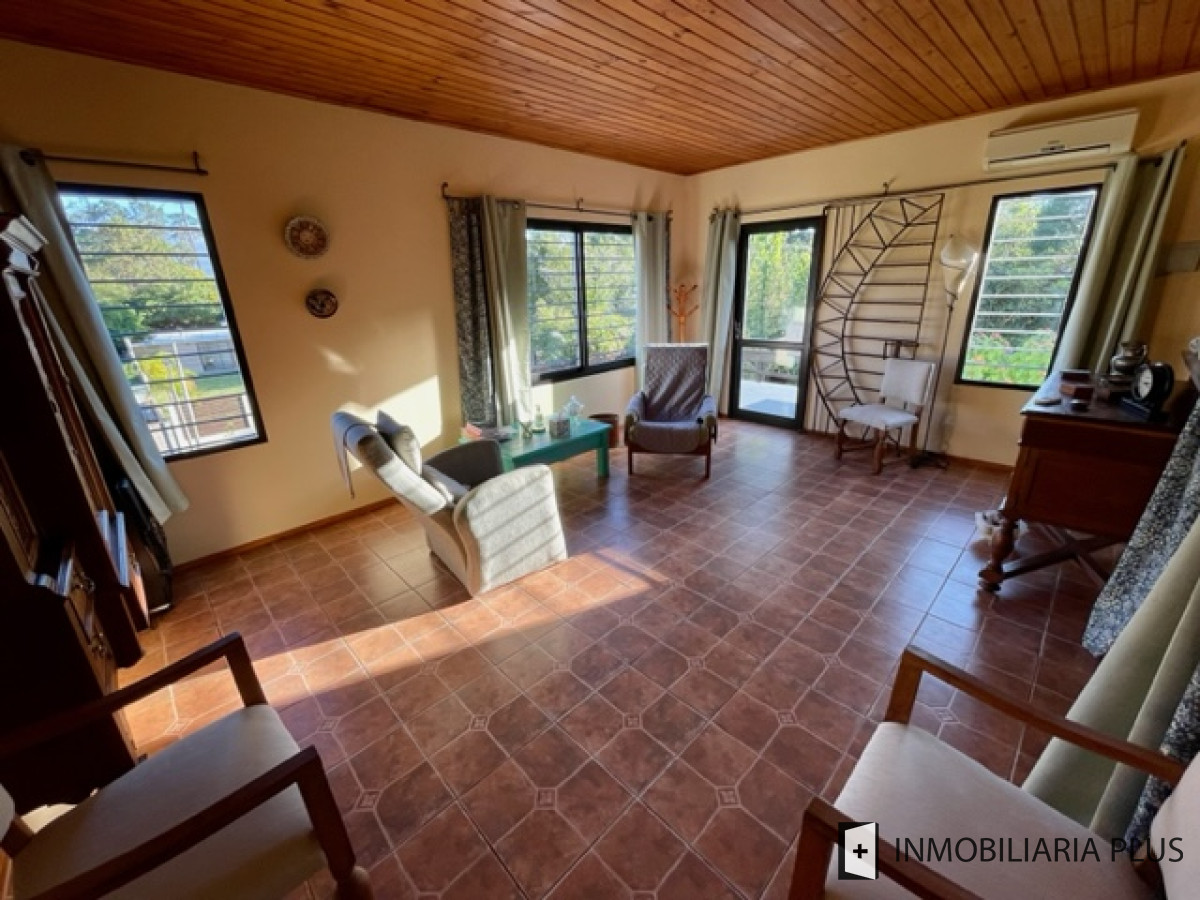 Casa ID.849 - Venta de Casa con 703 m2 Terreno con 2 Dormitorios 2 Baños en Pinares C849