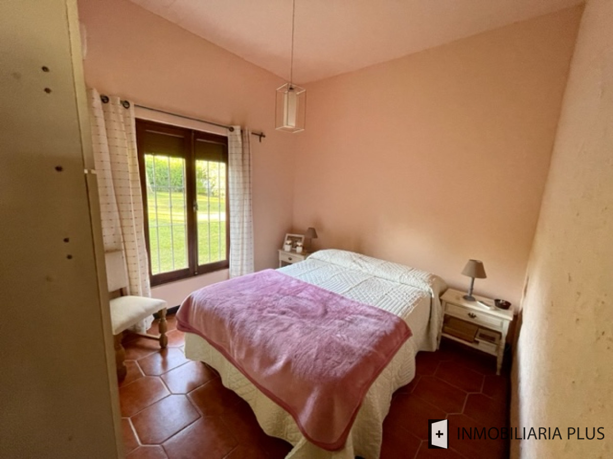 Casa ID.849 - Venta de Casa con 703 m2 Terreno con 2 Dormitorios 2 Baños en Pinares C849