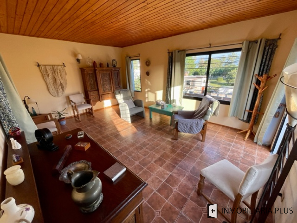 Casa ID.849 - Venta de Casa con 703 m2 Terreno con 2 Dormitorios 2 Baños en Pinares C849