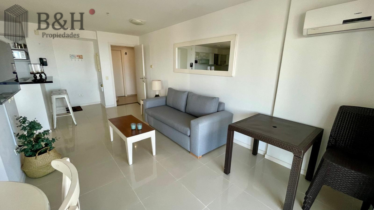 Apartamento ID.6984 - Apartamento en Alquiler Anual   Torre Nueva con Servicios. Vista al Mar