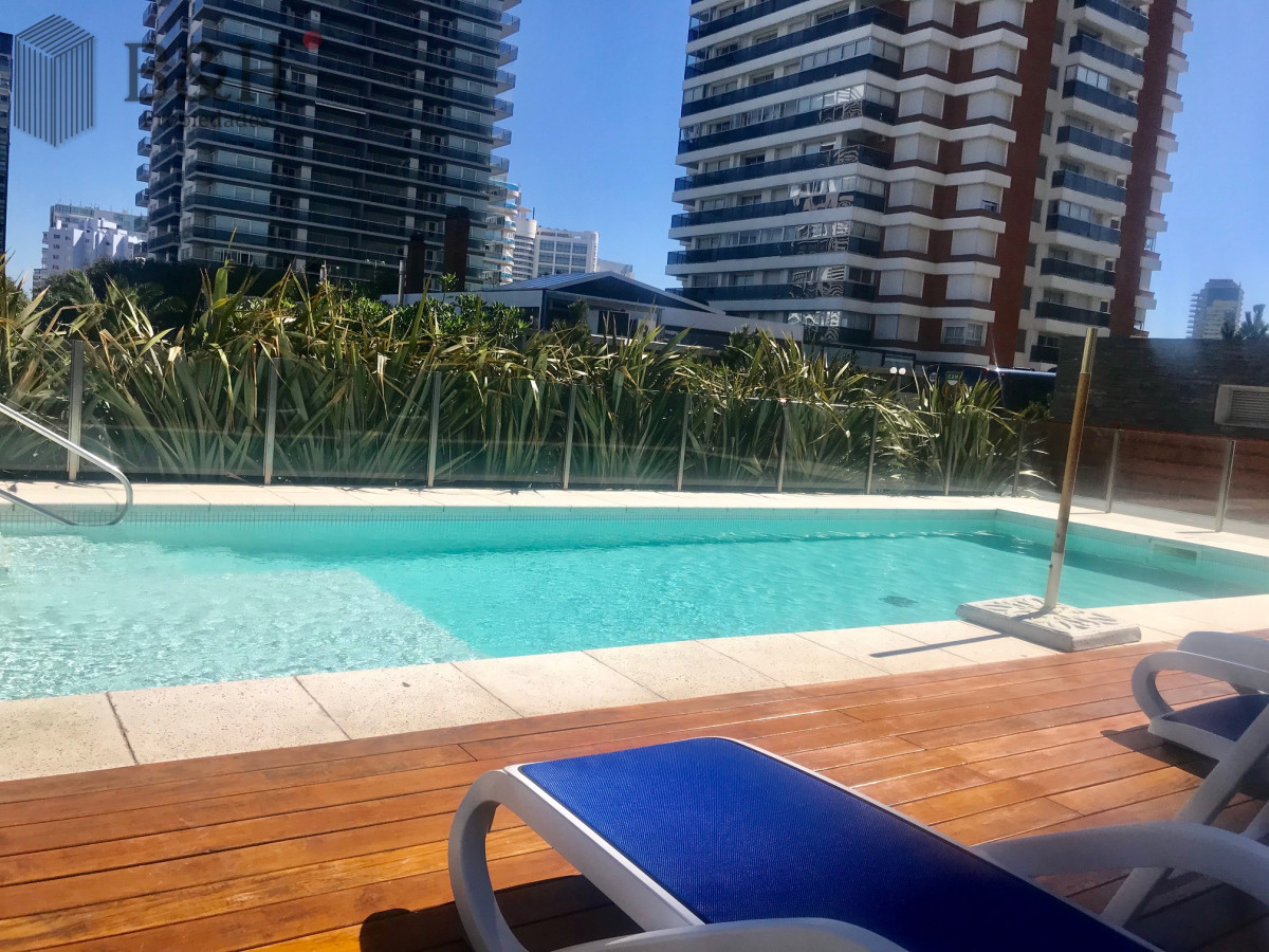 Apartamento ID.6984 - Apartamento en Alquiler Anual   Torre Nueva con Servicios. Vista al Mar