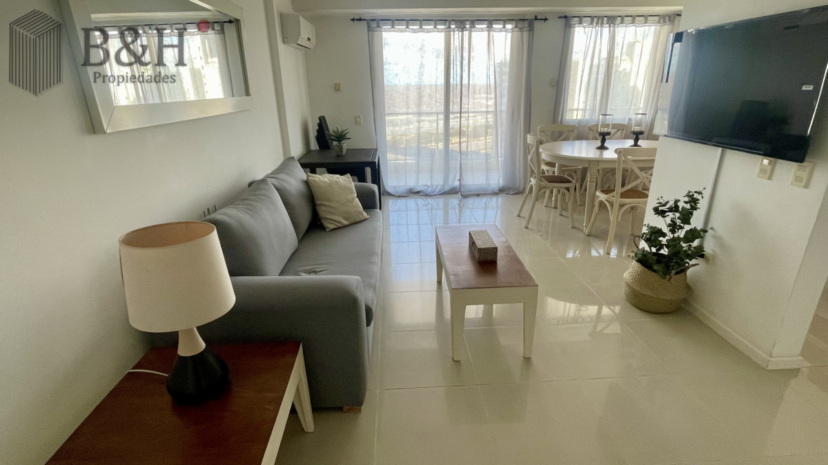 Apartamento ID.6984 - Apartamento en Alquiler Anual   Torre Nueva con Servicios. Vista al Mar