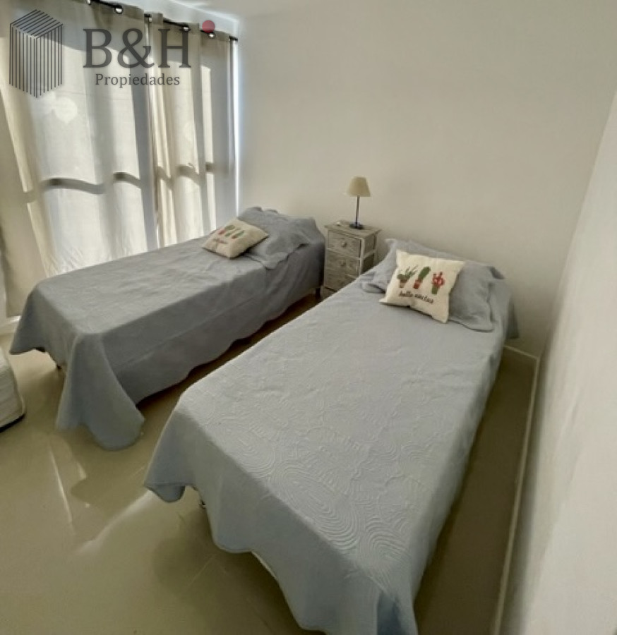 Apartamento ID.6984 - Apartamento en Alquiler Anual   Torre Nueva con Servicios. Vista al Mar