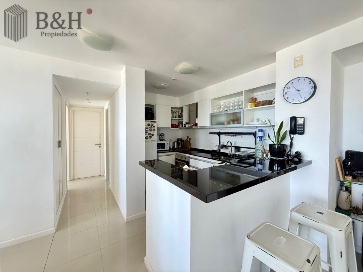 Apartamento ID.6984 - Apartamento en Alquiler Anual   Torre Nueva con Servicios. Vista al Mar