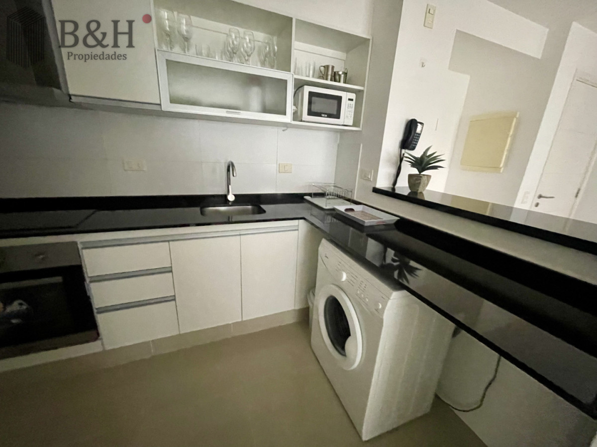 Apartamento ID.6984 - Apartamento en Alquiler Anual   Torre Nueva con Servicios. Vista al Mar