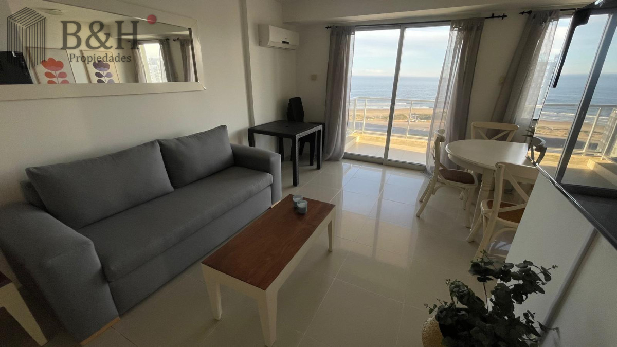 Apartamento ID.6984 - Apartamento en Alquiler Anual   Torre Nueva con Servicios. Vista al Mar