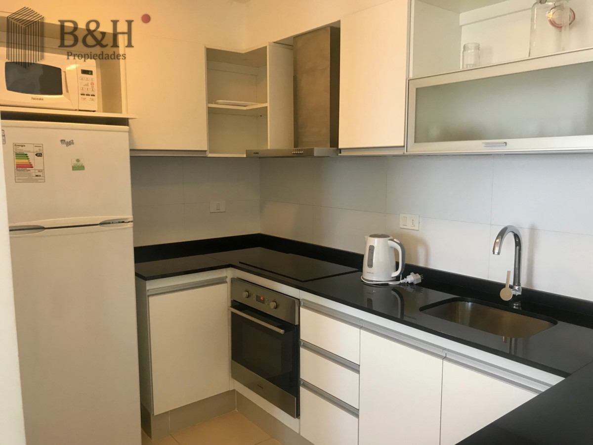 Apartamento ID.6984 - Apartamento en Alquiler Anual   Torre Nueva con Servicios. Vista al Mar