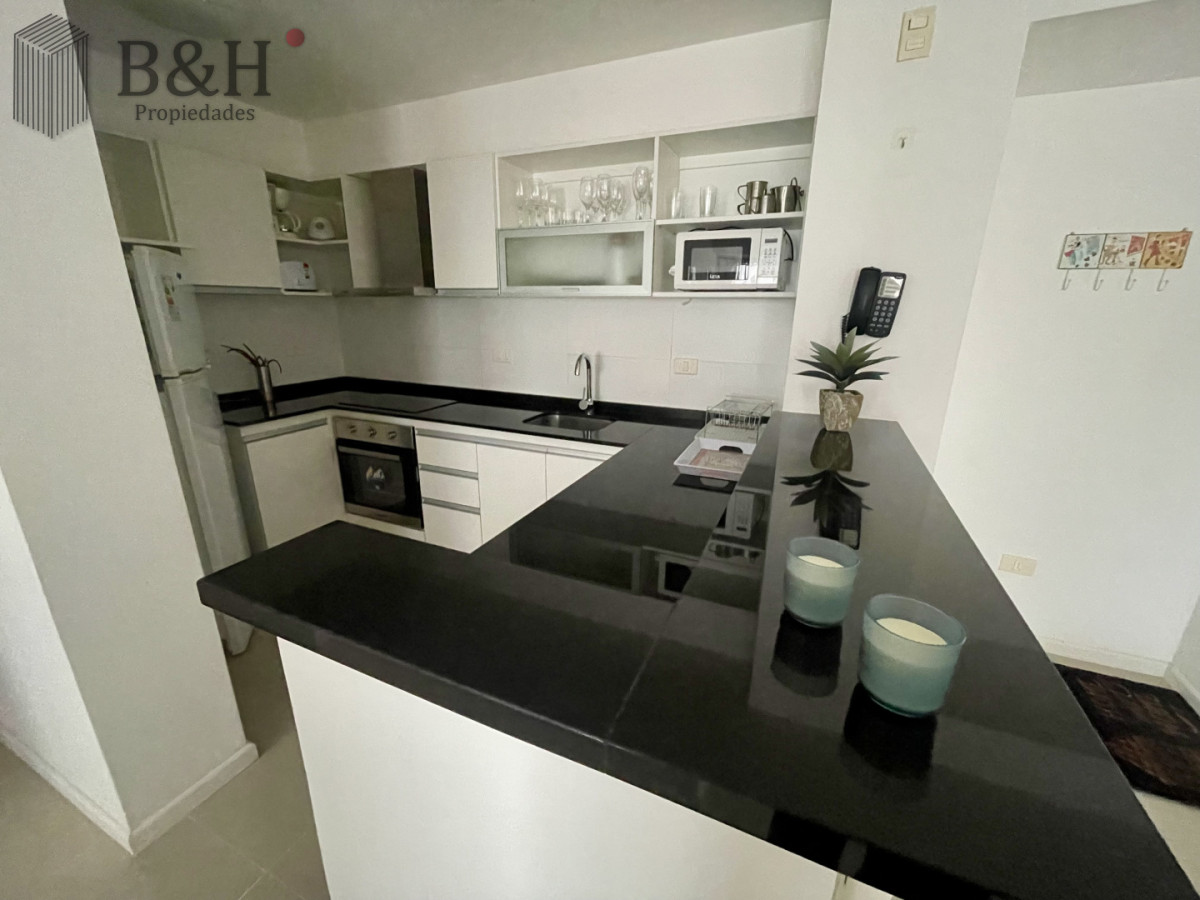 Apartamento ID.6984 - Apartamento en Alquiler Anual   Torre Nueva con Servicios. Vista al Mar