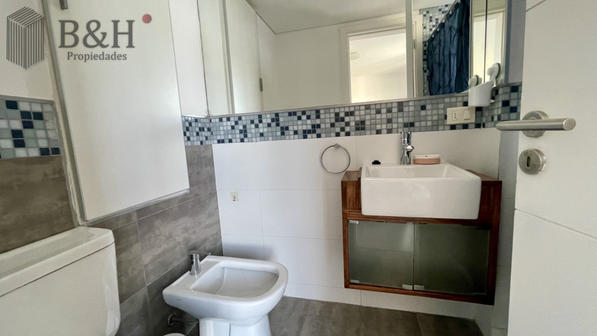 Apartamento ID.6984 - Apartamento en Alquiler Anual   Torre Nueva con Servicios. Vista al Mar