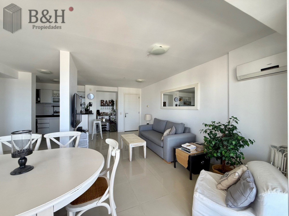 Apartamento ID.6984 - Apartamento en Alquiler Anual   Torre Nueva con Servicios. Vista al Mar
