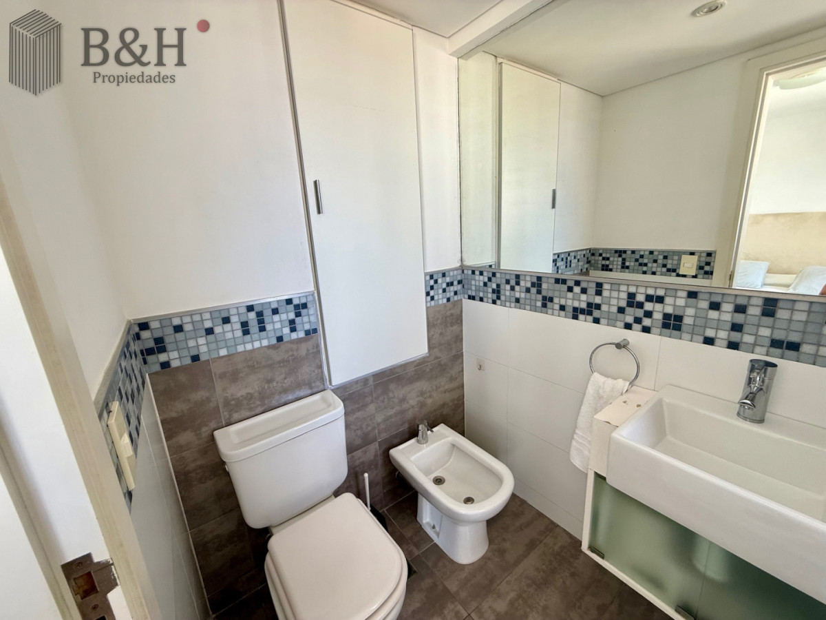 Apartamento ID.6984 - Apartamento en Alquiler Anual   Torre Nueva con Servicios. Vista al Mar