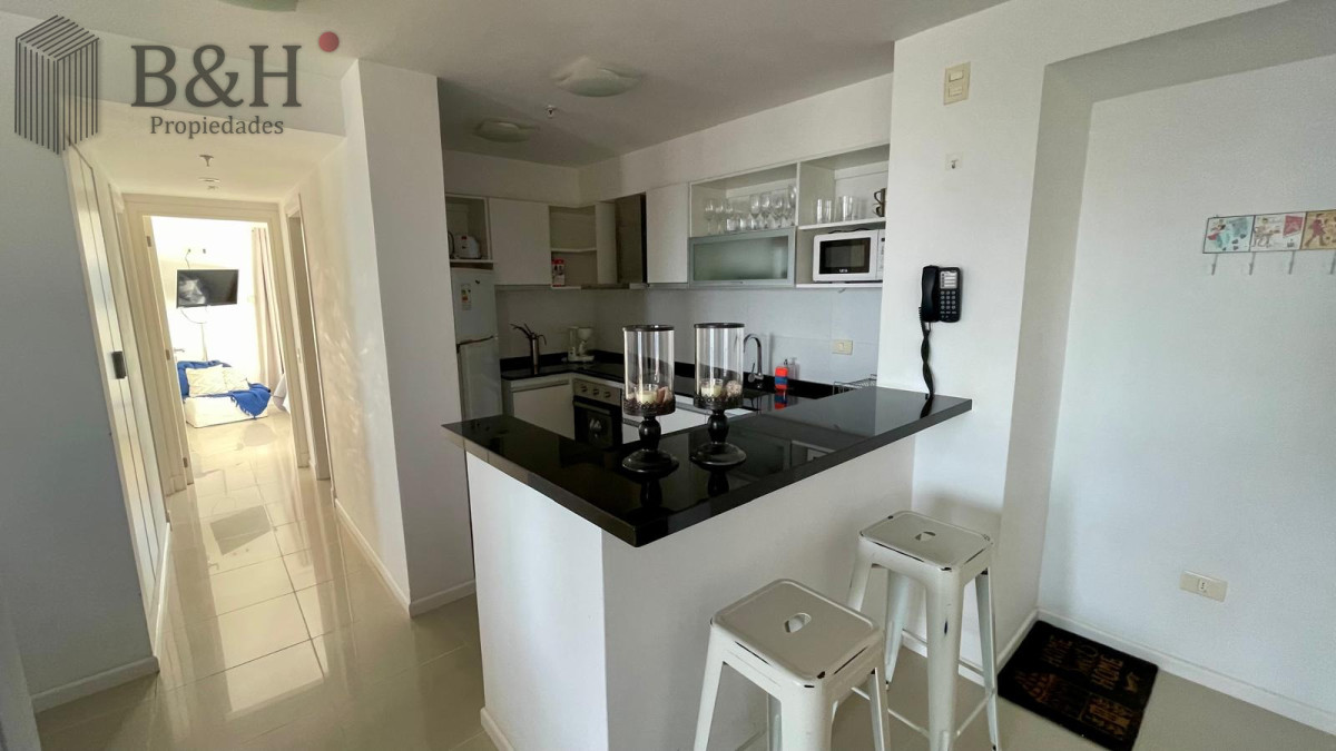 Apartamento ID.6984 - Apartamento en Alquiler Anual   Torre Nueva con Servicios. Vista al Mar