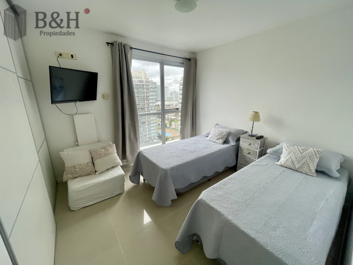 Apartamento ID.6984 - Apartamento en Alquiler Anual   Torre Nueva con Servicios. Vista al Mar