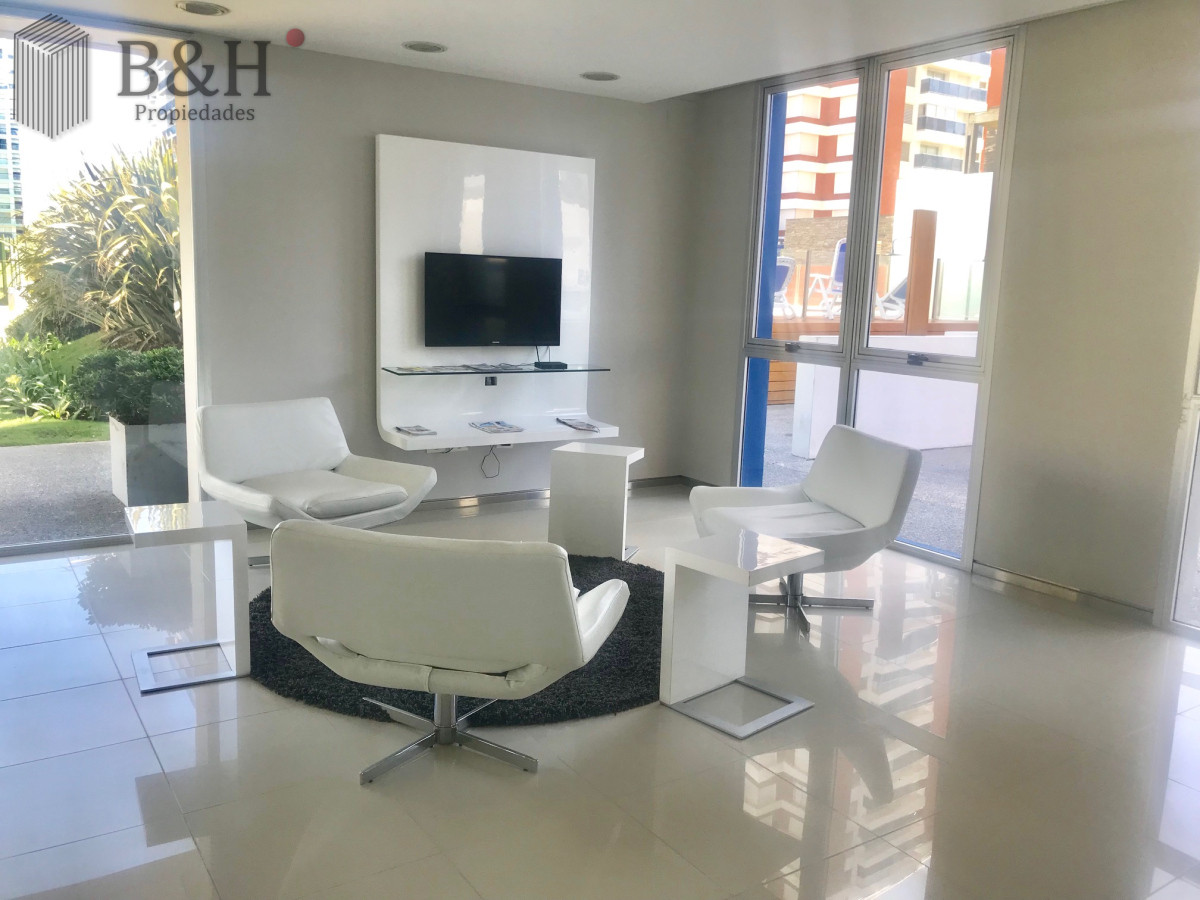 Apartamento ID.6984 - Apartamento en Alquiler Anual   Torre Nueva con Servicios. Vista al Mar
