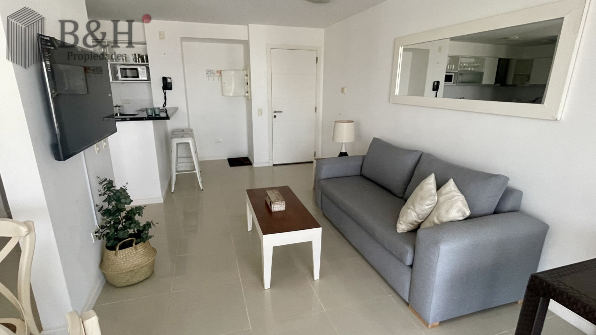 Apartamento ID.6984 - Apartamento en Alquiler Anual   Torre Nueva con Servicios. Vista al Mar