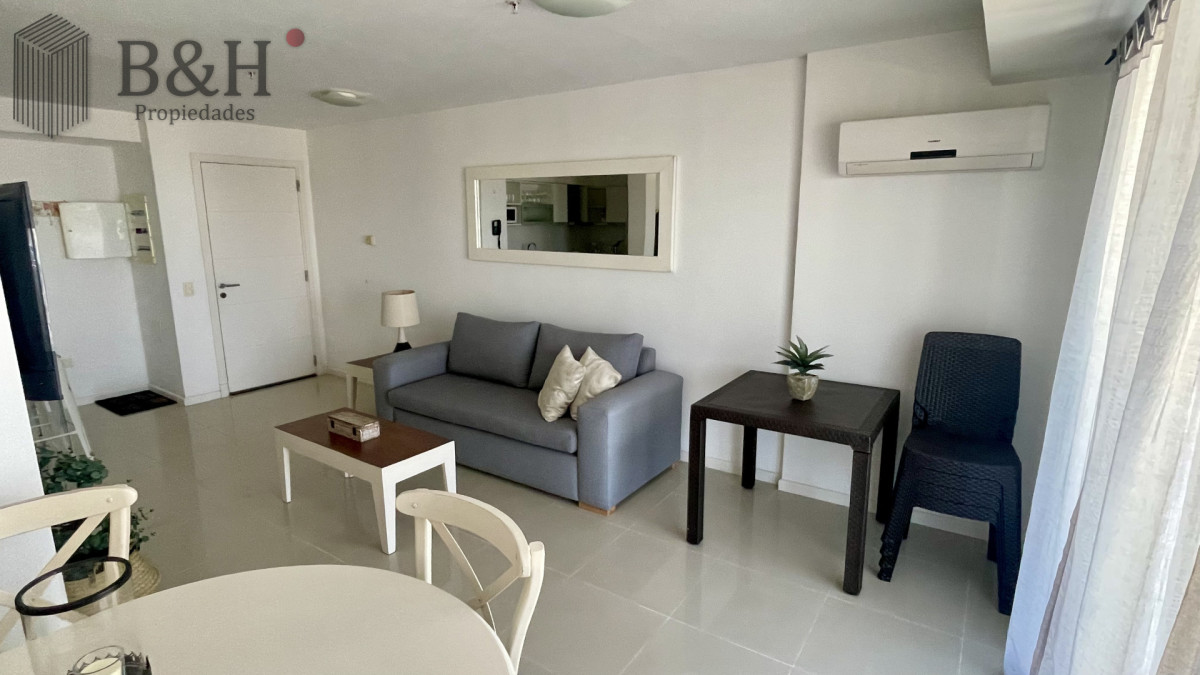 Apartamento ID.6984 - Apartamento en Alquiler Anual   Torre Nueva con Servicios. Vista al Mar