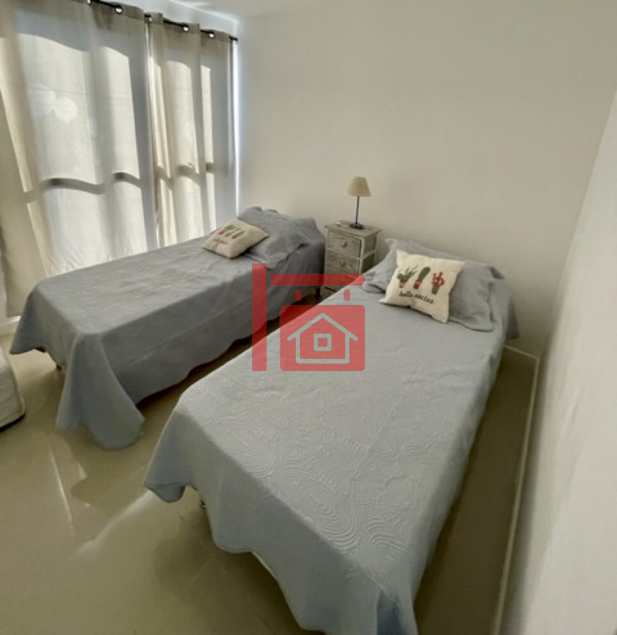Apartamento ID.564 - Apartamento en Alquiler Anual   Torre Nueva con Servicios. Vista al Mar