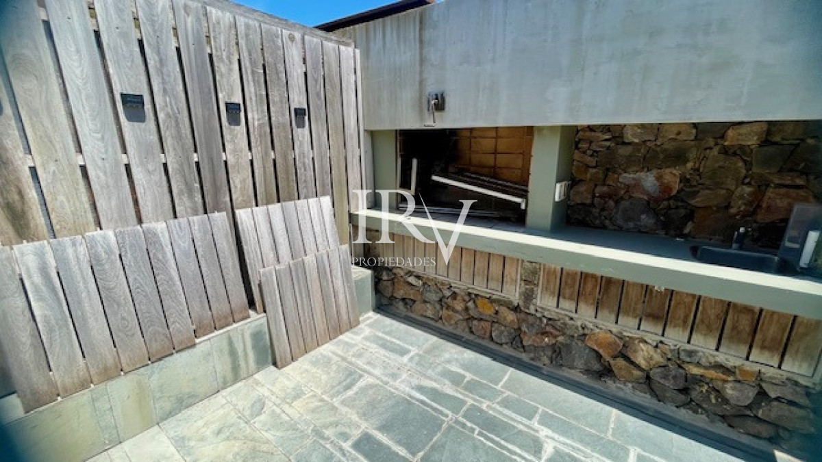 Apartamento ID.764 - Oportunidad en Punta Ballena. Venta de Apartamento Duplex tipo Casa