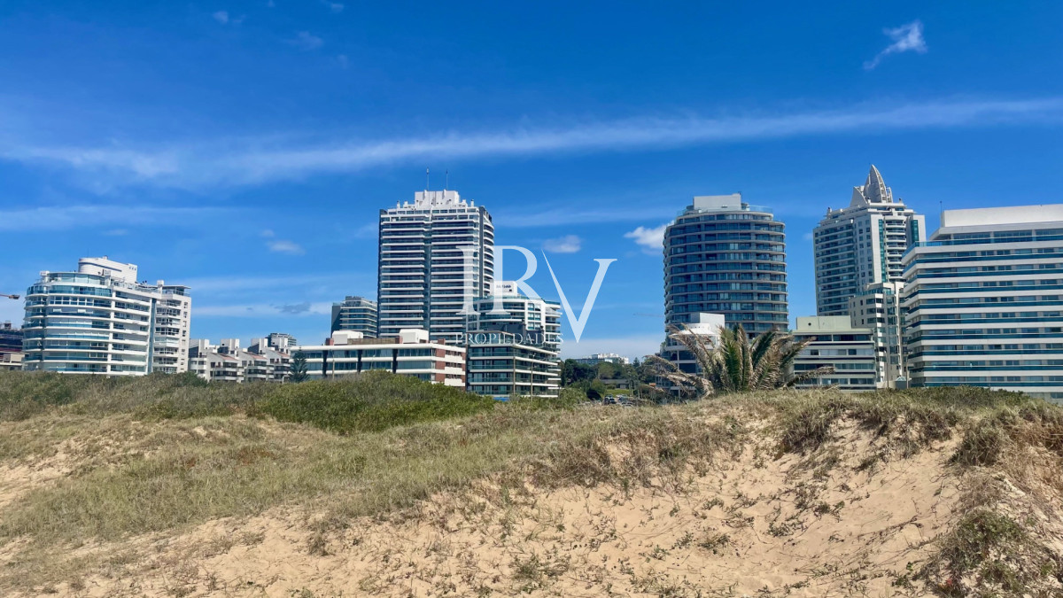Apartamento ID.126 - Oportunidad Real. Apartamento en Venta a 50m de la Playa Brava en Punta del Este