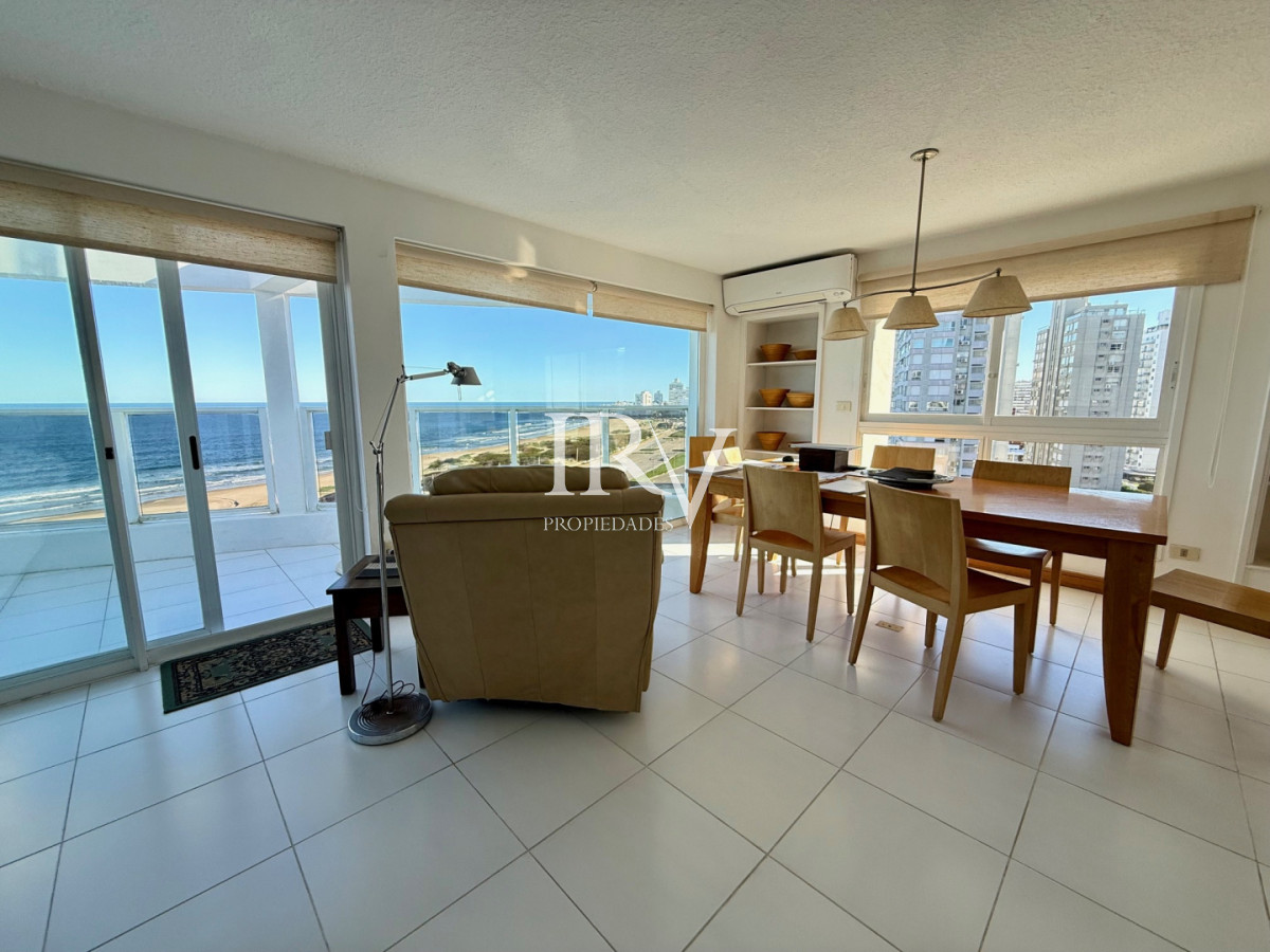 Apartamento ID.1019 - Venta de Penthouse duplex con parrillero exclusivo en Playa Brava de Punta del Este