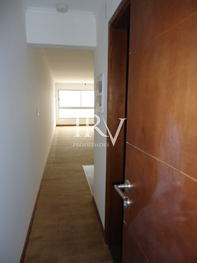 Apartamento ID.149 - Venta de Apartamento 1 ambiente, garaje y renta anual vigente. Zona Puerto del Buceo