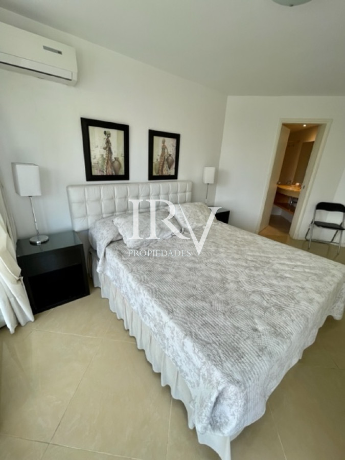 Apartamento ID.126 - Oportunidad Real. Apartamento en Venta a 50m de la Playa Brava en Punta del Este