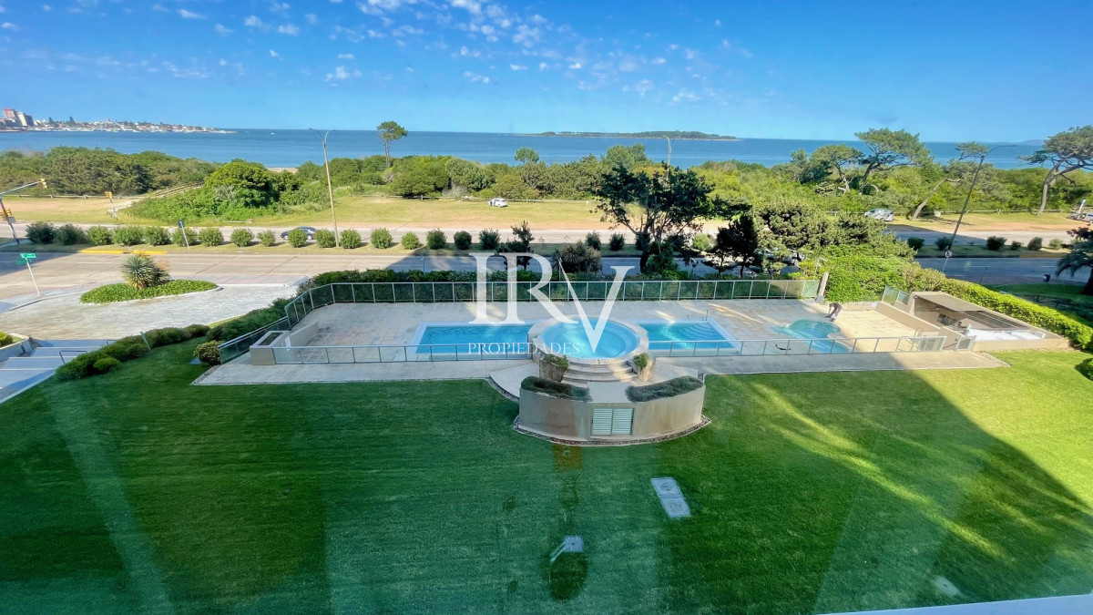 Apartamento ID.121 - Pda 6 Playa Mansa Punta del Este. Disponible 1er quincena de enero