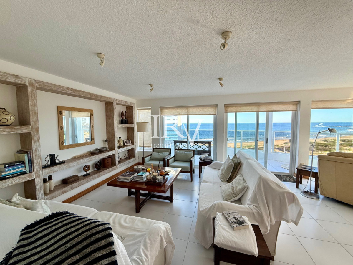 Apartamento ID.1019 - Venta de Penthouse duplex con parrillero exclusivo en Playa Brava de Punta del Este