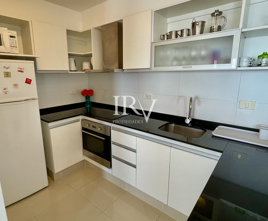 Apartamento ID.442 - Apartamento en Alquiler Anual   Torre Nueva con Servicios. Vista al Mar
