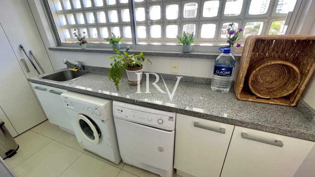 Apartamento ID.121 - Pda 6 Playa Mansa Punta del Este. Disponible 1er quincena de enero