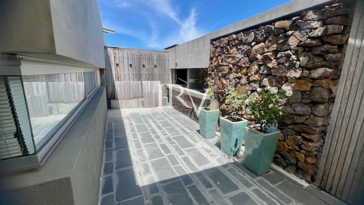 Apartamento ID.764 - Oportunidad en Punta Ballena. Venta de Apartamento Duplex tipo Casa