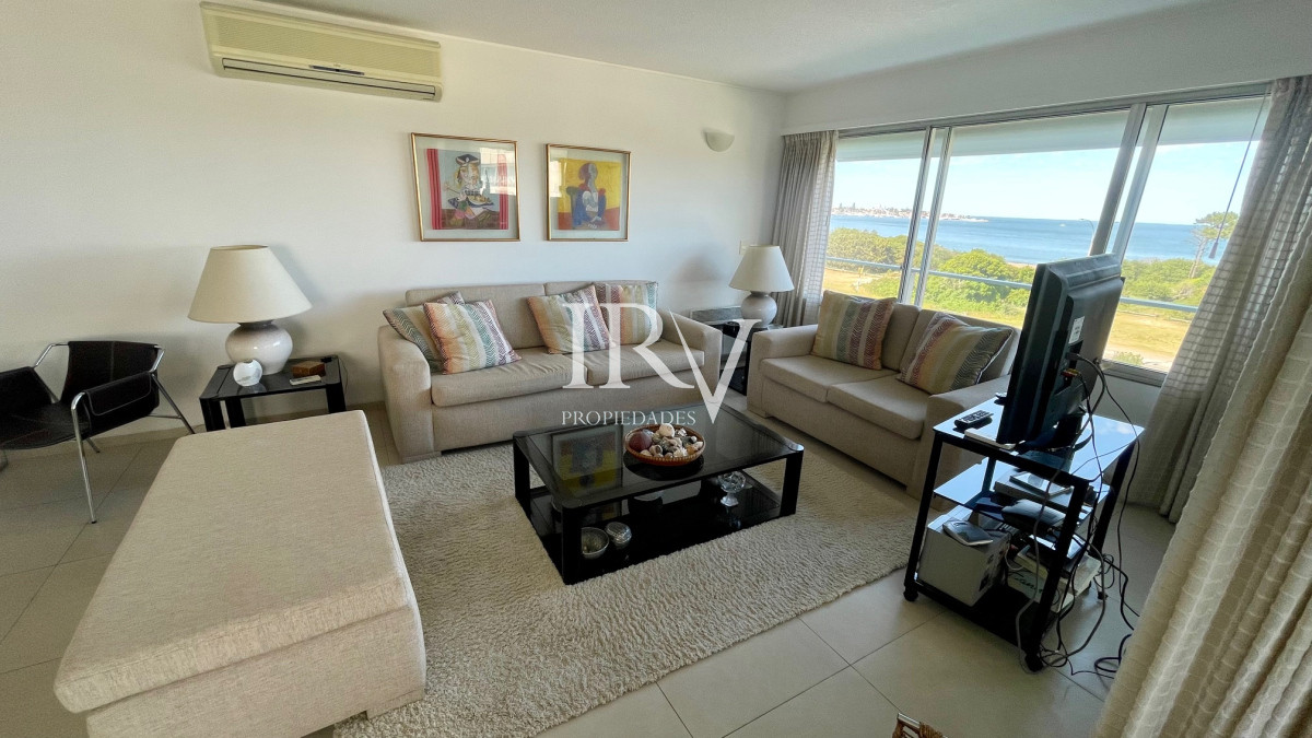 Apartamento ID.121 - Pda 6 Playa Mansa Punta del Este. Disponible 1er quincena de enero