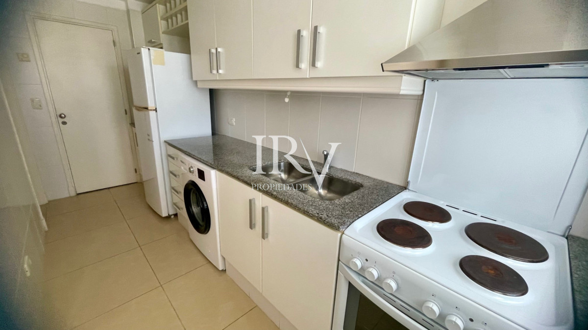 Apartamento ID.126 - Oportunidad Real. Apartamento en Venta a 50m de la Playa Brava en Punta del Este