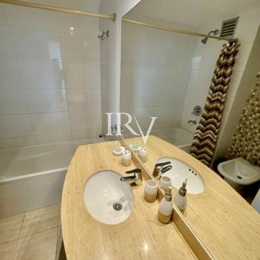 Apartamento ID.126 - Oportunidad Real. Apartamento en Venta a 50m de la Playa Brava en Punta del Este