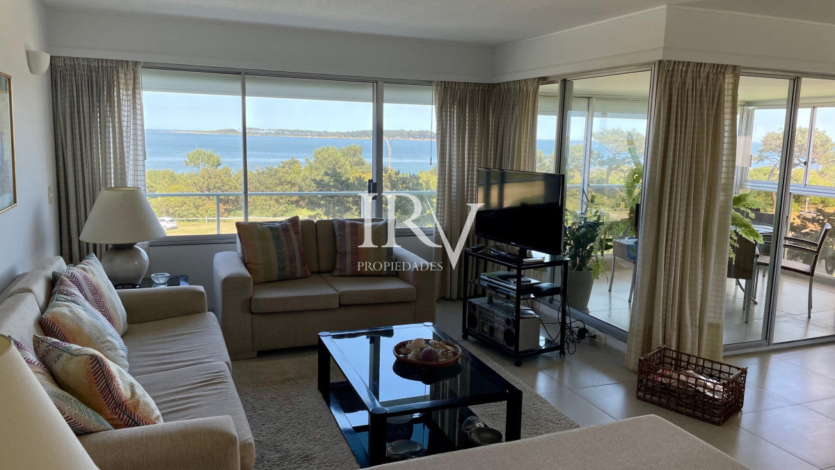 Apartamento ID.121 - Pda 6 Playa Mansa Punta del Este. Disponible 1er quincena de enero