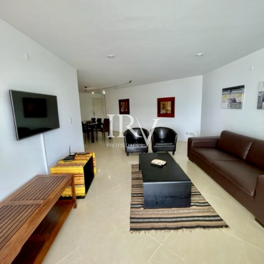 Apartamento ID.126 - Oportunidad Real. Apartamento en Venta a 50m de la Playa Brava en Punta del Este