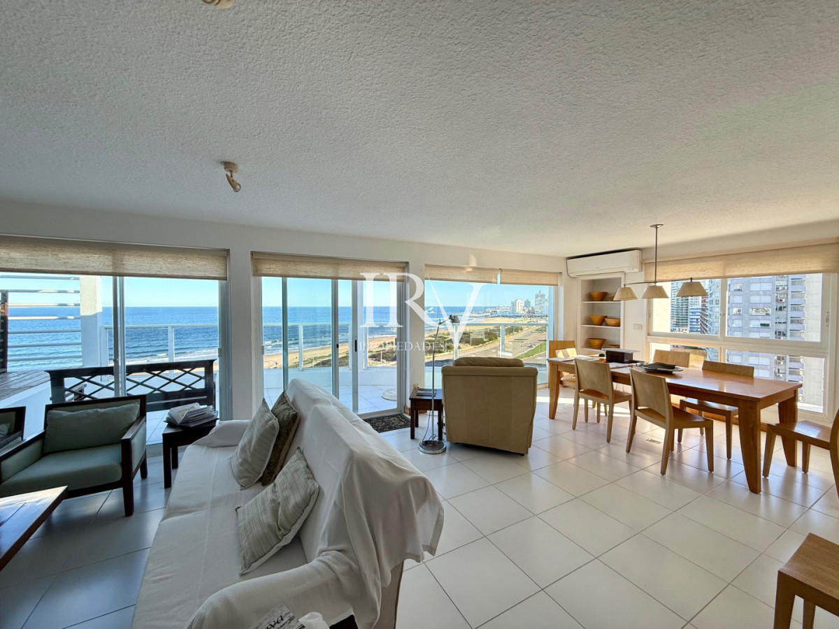 Apartamento ID.1019 - Venta de Penthouse duplex con parrillero exclusivo en Playa Brava de Punta del Este