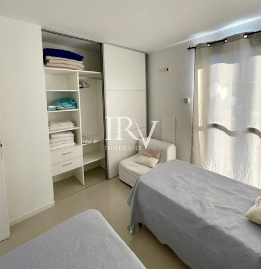 Apartamento ID.442 - Apartamento en Alquiler Anual   Torre Nueva con Servicios. Vista al Mar