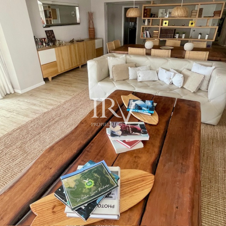 Apartamento ID.919 - Venta de Apartamento a Nuevo en Península, vista al Puerto de Punta del Este 
