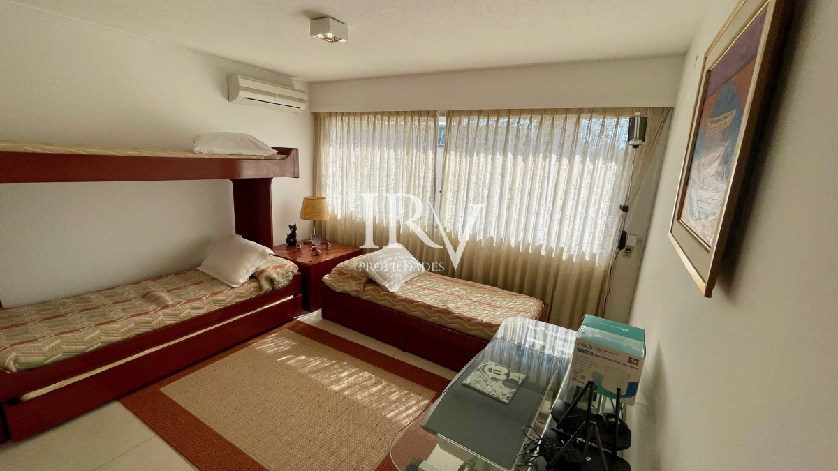 Apartamento ID.121 - Pda 6 Playa Mansa Punta del Este. Disponible 1er quincena de enero