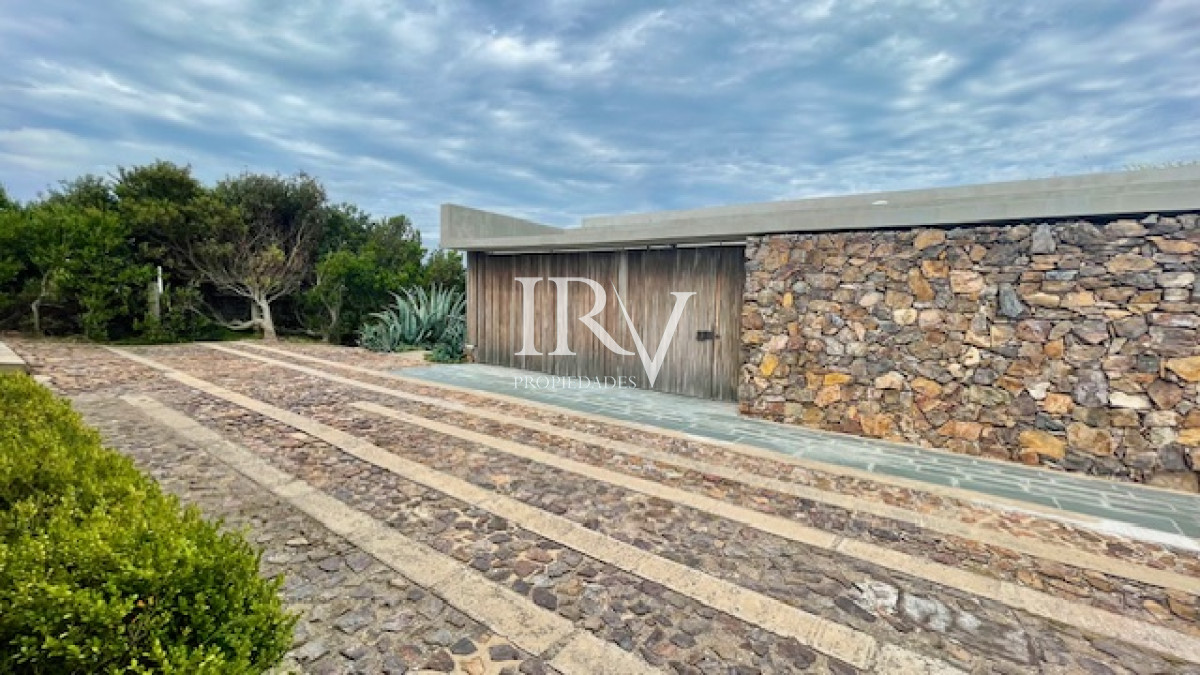 Apartamento ID.764 - Oportunidad en Punta Ballena. Venta de Apartamento Duplex tipo Casa