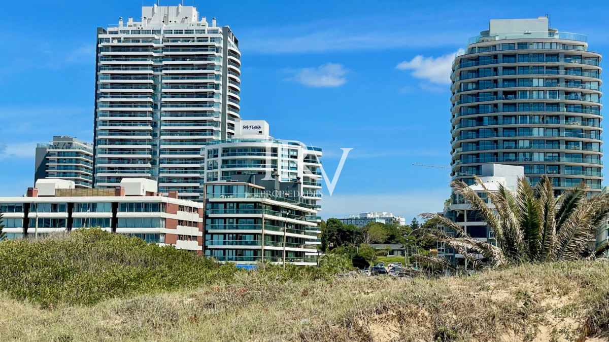 Apartamento ID.126 - Oportunidad Real. Apartamento en Venta a 50m de la Playa Brava en Punta del Este
