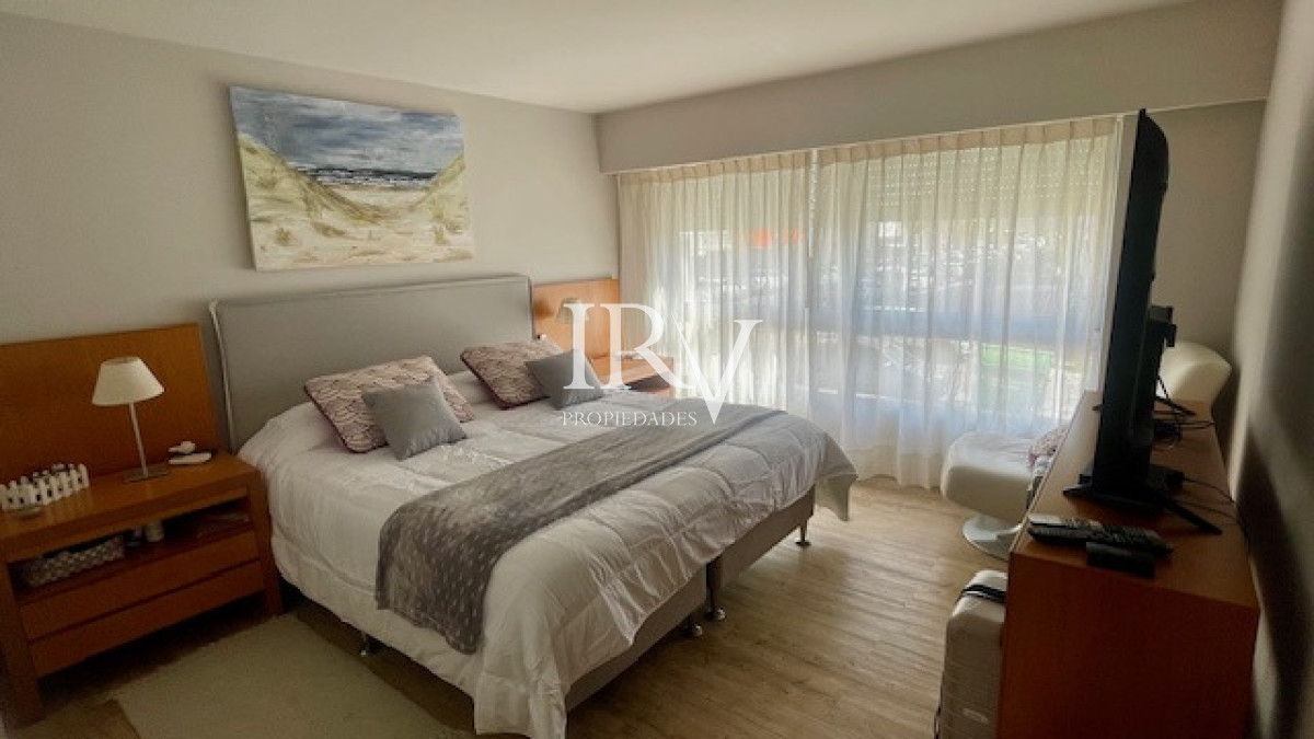 Apartamento ID.919 - Venta de Apartamento a Nuevo en Península, vista al Puerto de Punta del Este 